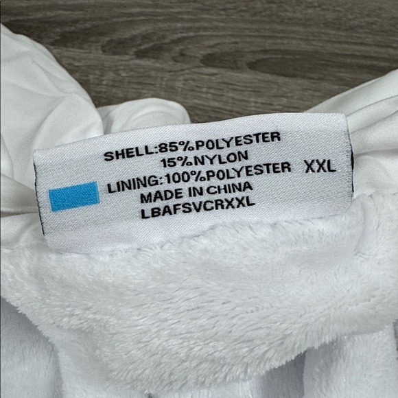 The Four Seasons Spa Robe - Picture 5 of 8